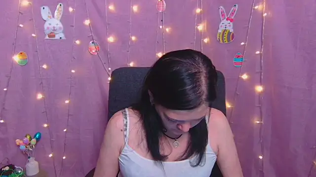 LauraFinn online show from April 7, 6:32 pm