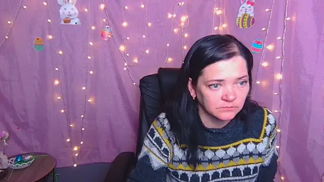 LauraFinn online show from April 13, 6:09 pm