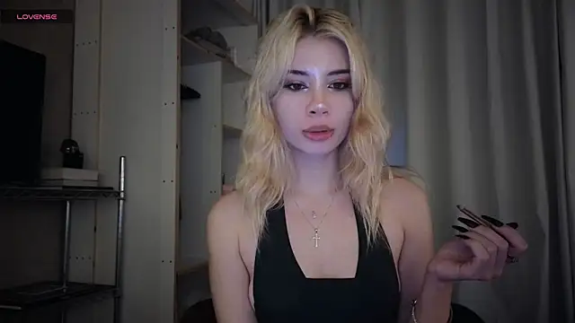 st uirt online show from April 11, 8:45 pm