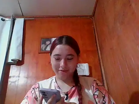 Annisof000 online show from April 5, 12:09 am