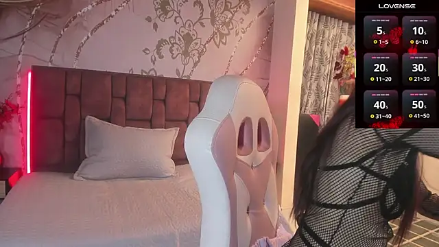 lunita bliss online show from April 13, 8:20 pm