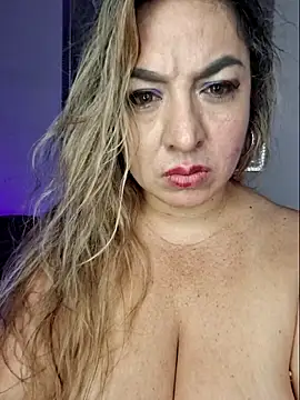 laurabassii online show from April 6, 4:46 am