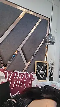 Candyfox 7 online show from April 7, 8:33 pm