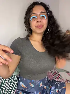 katniss everdeen  online show from April 14, 1:44 pm