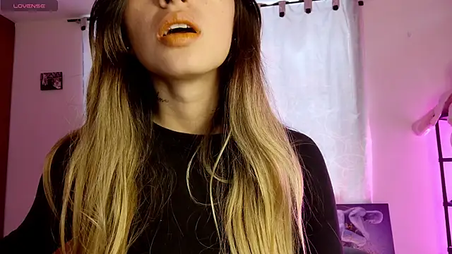 TiffanyCooper  online show from April 11, 10:35 pm