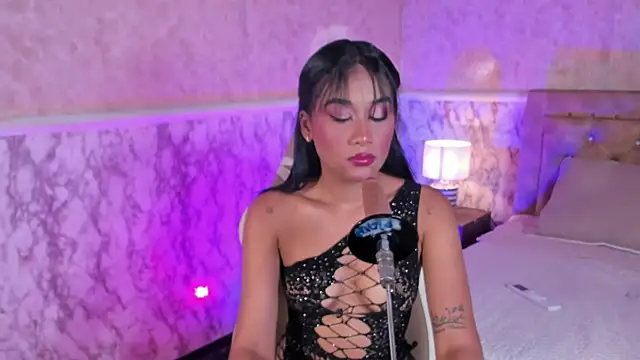 Horny Brunette  online show from March 25, 4:28 am