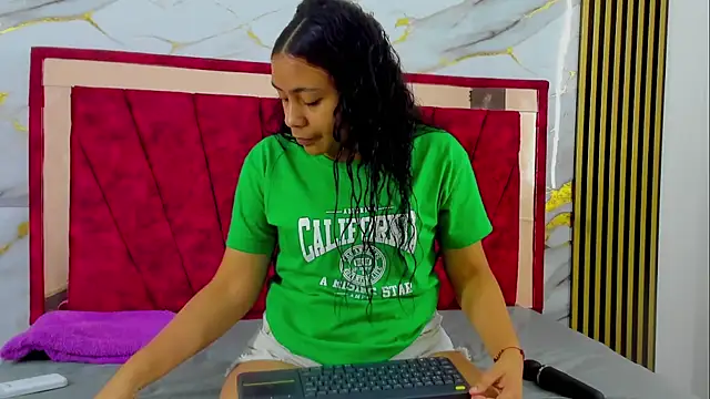 Tiana hots online show from March 26, 1:41 am