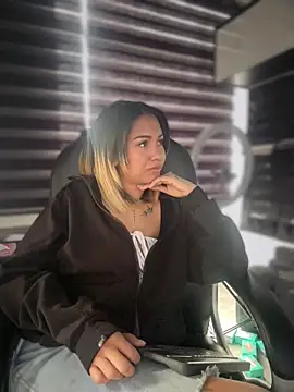 Laila LS online show from March 19, 1:48 pm