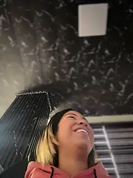 Laila LS online show from March 27, 2:40 pm