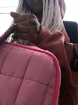 Laila LS online show from April 12, 3:26 pm