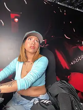 Laila LS online show from March 24, 3:39 pm