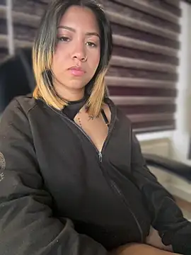 Laila LS online show from March 20, 1:49 pm