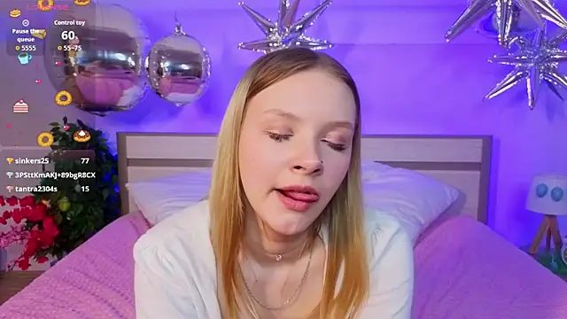 StaceyyJones online show from April 1, 1:41 pm