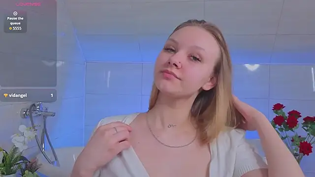 StaceyyJones online show from March 22, 11:38 am