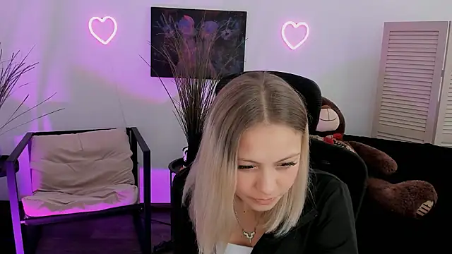 BlossomVibe online show from March 18, 11:48 am