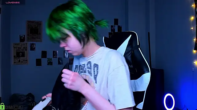 LittleKittenStar online show from April 2, 3:04 am