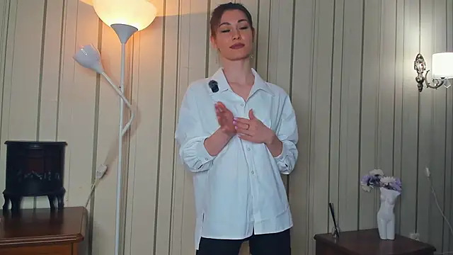 JulissaLipoma online show from April 10, 8:20 am