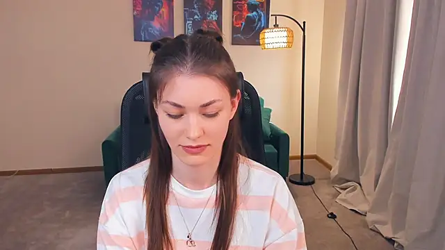 JulissaLipoma online show from March 22, 8:20 am