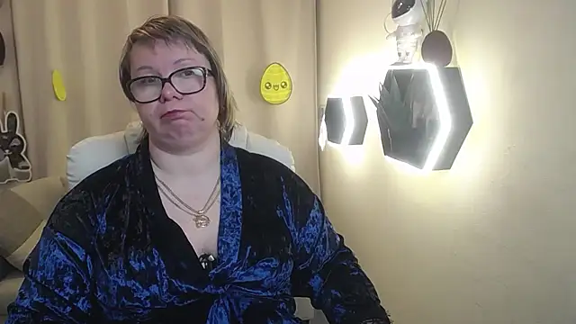 BonnnyBoobsy online show from April 12, 7:55 am