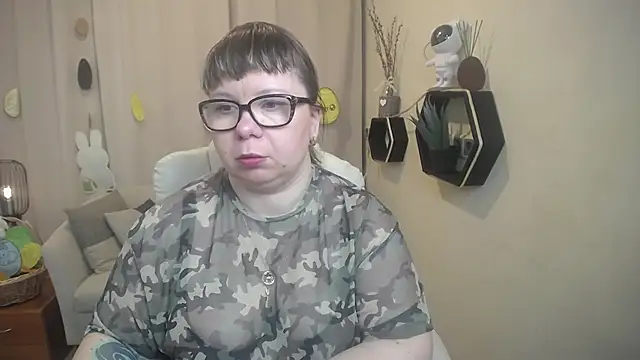 BonnnyBoobsy online show from April 5, 6:01 am