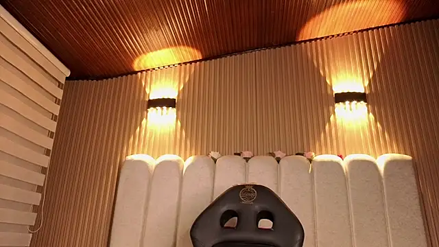 Melannyy V online show from April 7, 1:24 pm