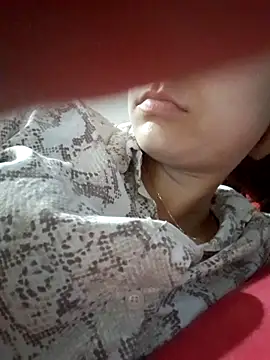 Isabelmotta  online show from April 12, 2:25 am