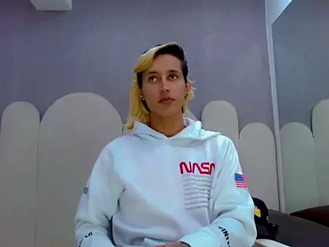 samantha bliss24 online show from April 15, 7:14 pm