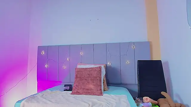 LiiaaGenner online show from April 10, 6:36 pm