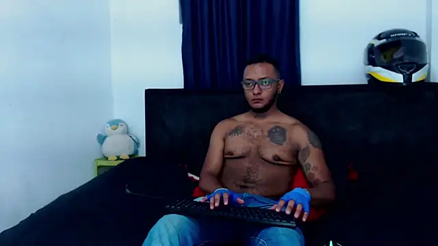 MascTyler online show from April 13, 1:07 am