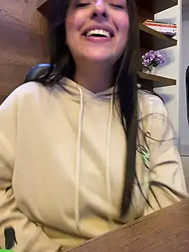 emiiross online show from March 30, 11:15 pm