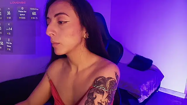 Nicolwhitee online show from April 10, 12:22 pm