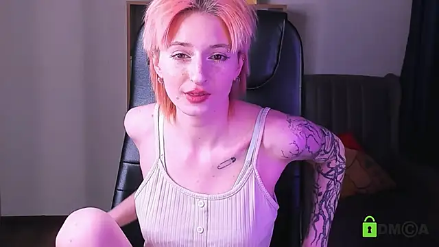 Kira  Cutie online show from April 21, 9:11 pm