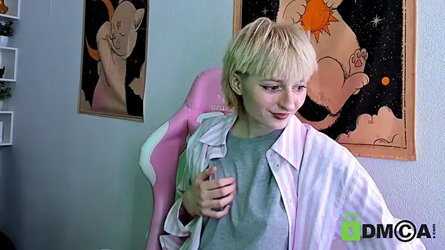 Kira  Cutie online show from March 19, 11:20 pm