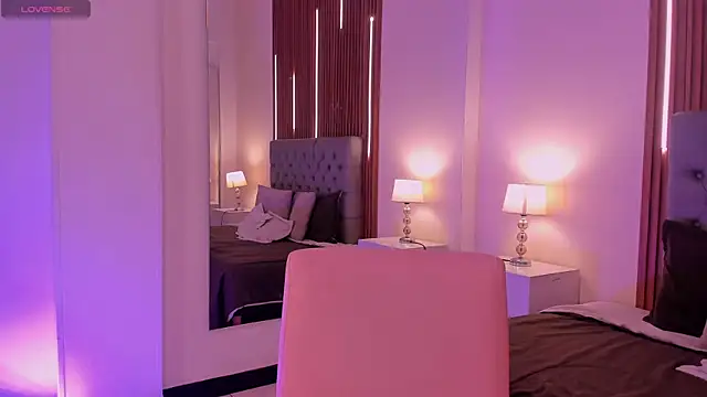 LiaSalvatore online show from April 13, 2:07 pm