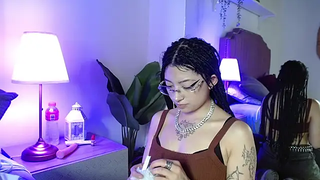 shiny foxeyes online show from March 31, 9:37 pm