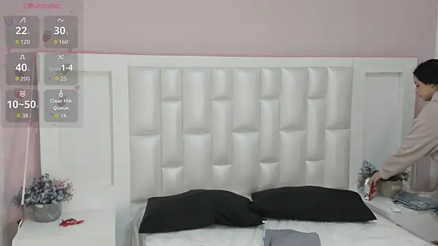 KylieLumi online show from March 28, 12:26 pm