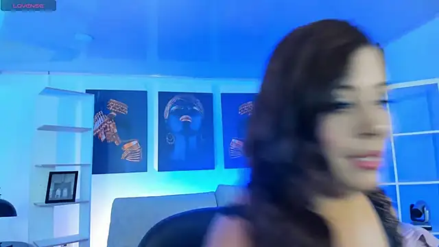 linda norris  online show from April 1, 7:11 pm