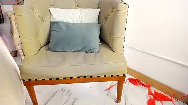 scarlett d ville online show from April 12, 7:55 am