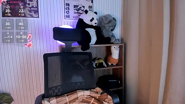  EmilyRouge  online show from April 14, 3:39 am