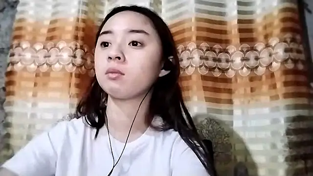 LenoraLacassagne online show from April 15, 3:34 pm