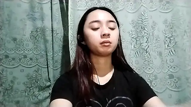 LenoraLacassagne online show from April 10, 3:51 pm