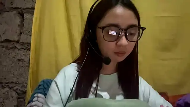 LenoraLacassagne online show from March 22, 4:13 pm