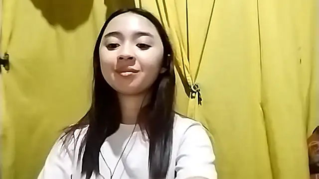 LenoraLacassagne online show from April 13, 4:08 pm