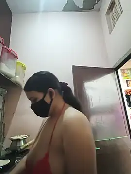 REENA-STRIP online show from June 6, 7:03 am