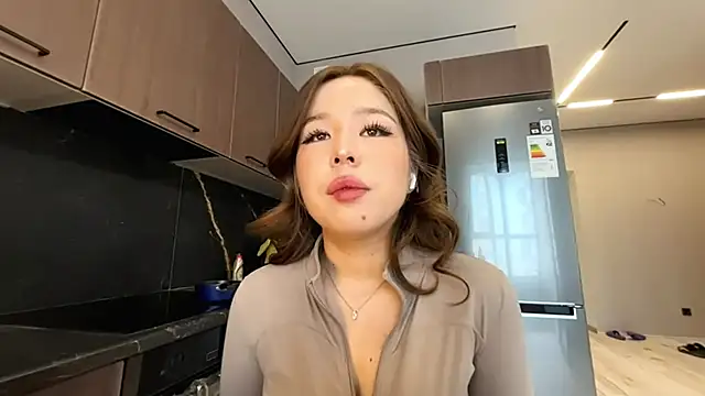 EffieCappaert online show from March 31, 6:02 am