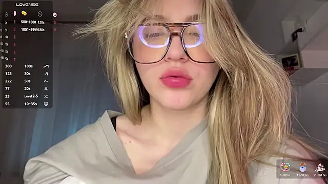 1Kellynaive online show from April 10, 3:51 pm