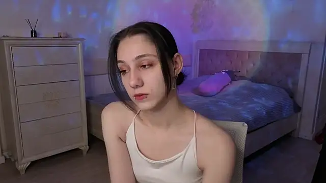 MilaVey online show from April 6, 5:47 pm