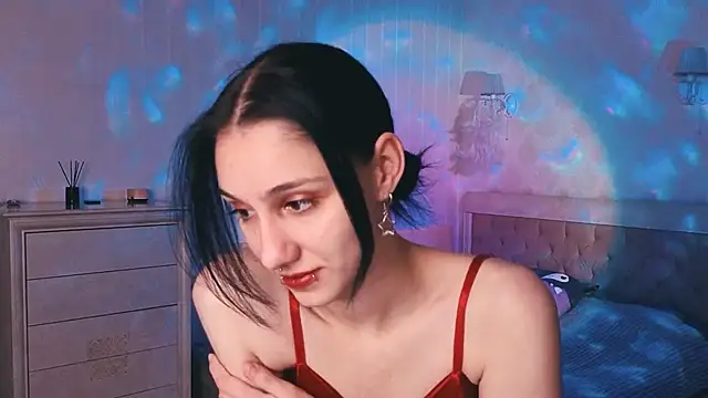 MilaVey online show from April 10, 7:09 pm