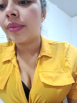 Yelii  online show from June 8, 8:41 pm