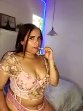 daalyla  online show from March 26, 7:59 pm